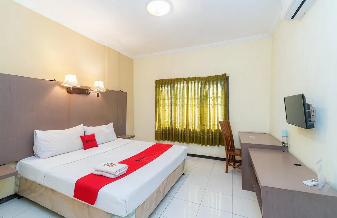 Reddoorz Near Gubeng Station Surabaya-1